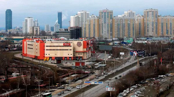 Установкой освещения на новом въезде в «КомсоМОЛЛ» занялась компания «Легион»